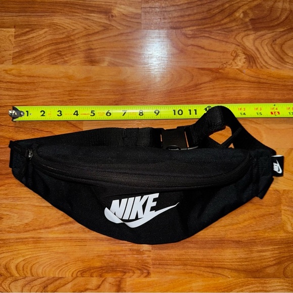 Nike Unisex Heritage Waist Bags Casual Black Run Gym Casual Hip-Bag NICE - Picture 13 of 13